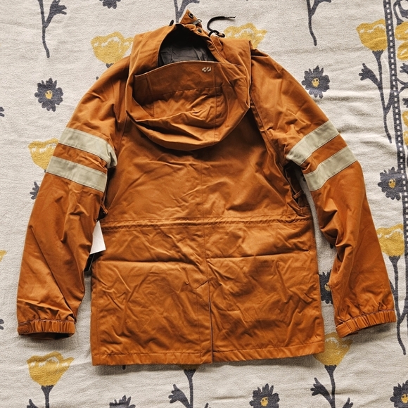 ThirtyTwo Snowboard/ Ski Jacket 🧡 - Picture 5 of 10